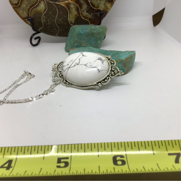 Howlite necklace - Picture 9 of 10